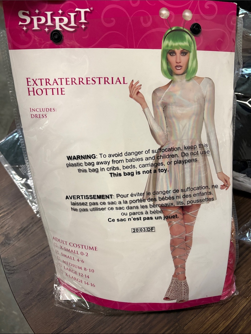 Spirit Halloween complete alien costume set with green wig size small